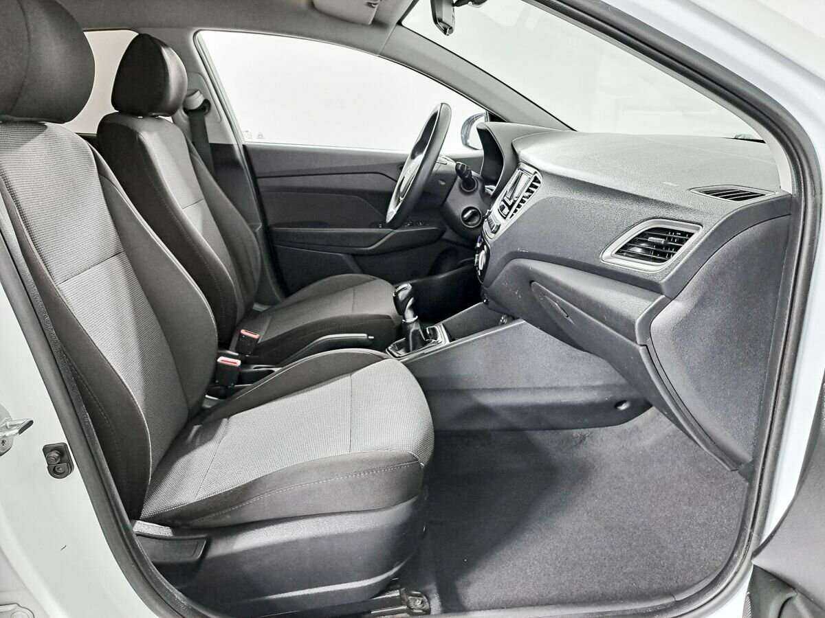 Купить Hyundai Solaris, 2019, 106 601 км, фото №8