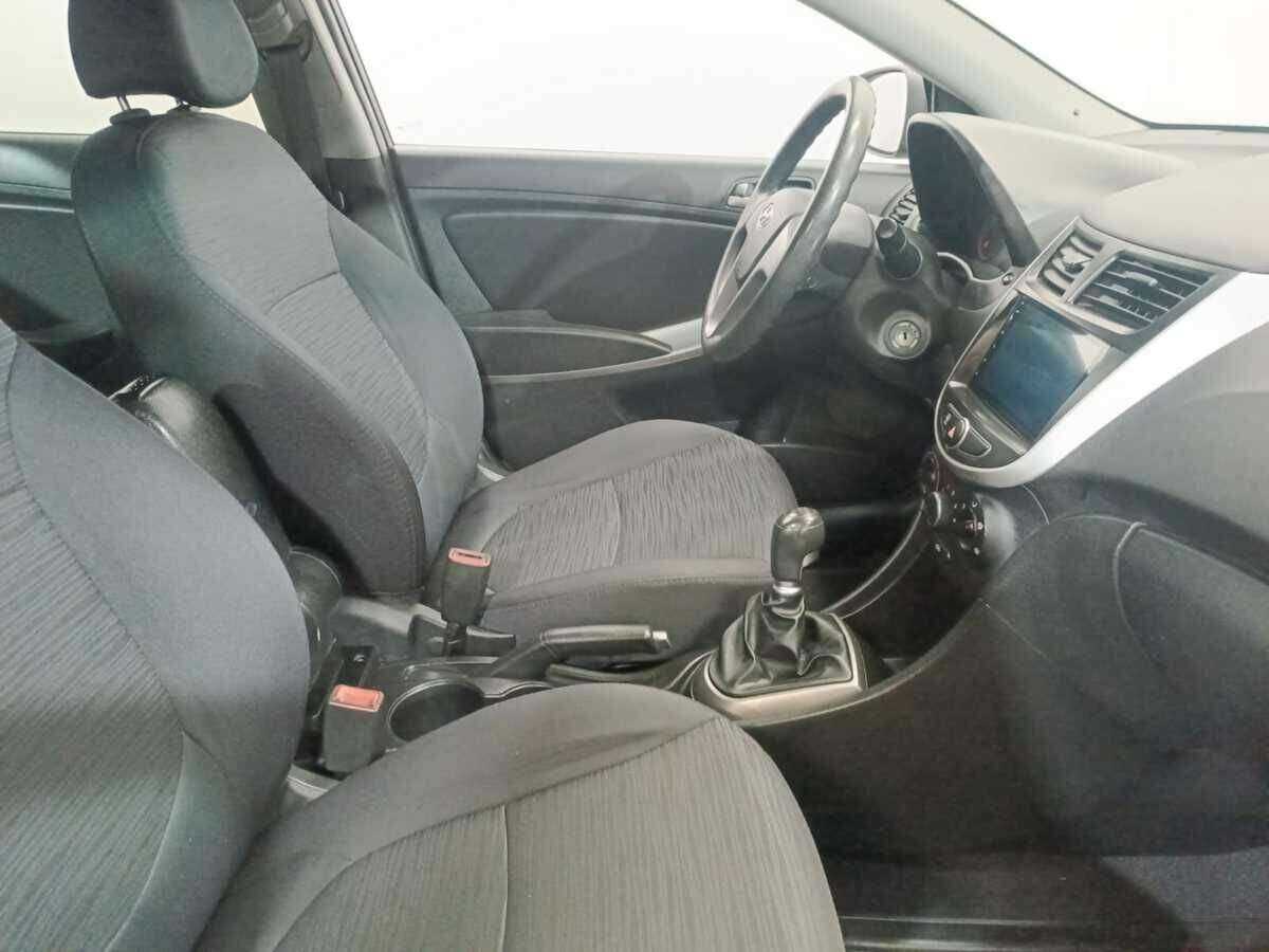 Купить Hyundai Solaris, 2016, 165 733 км, фото №10