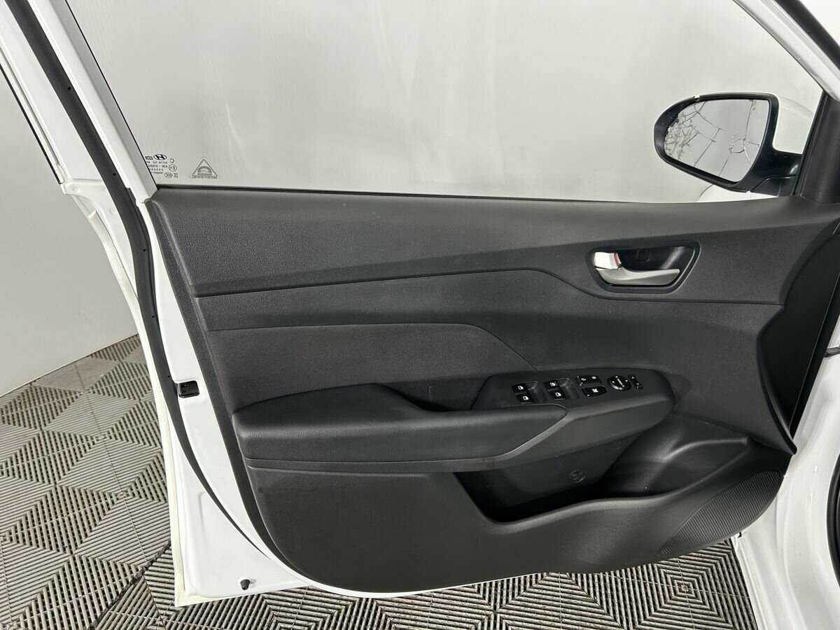 Купить Hyundai Solaris, 2017, 255 365 км, фото №8